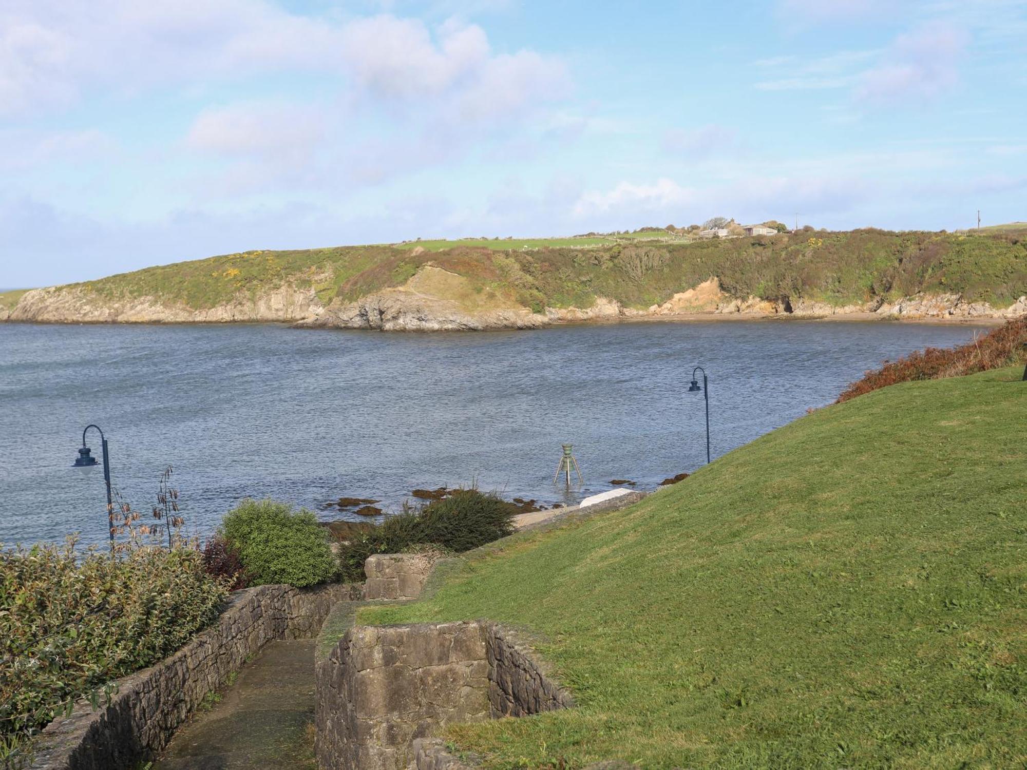 The Studio The Old Post Office Cemaes Bay Bagian luar foto